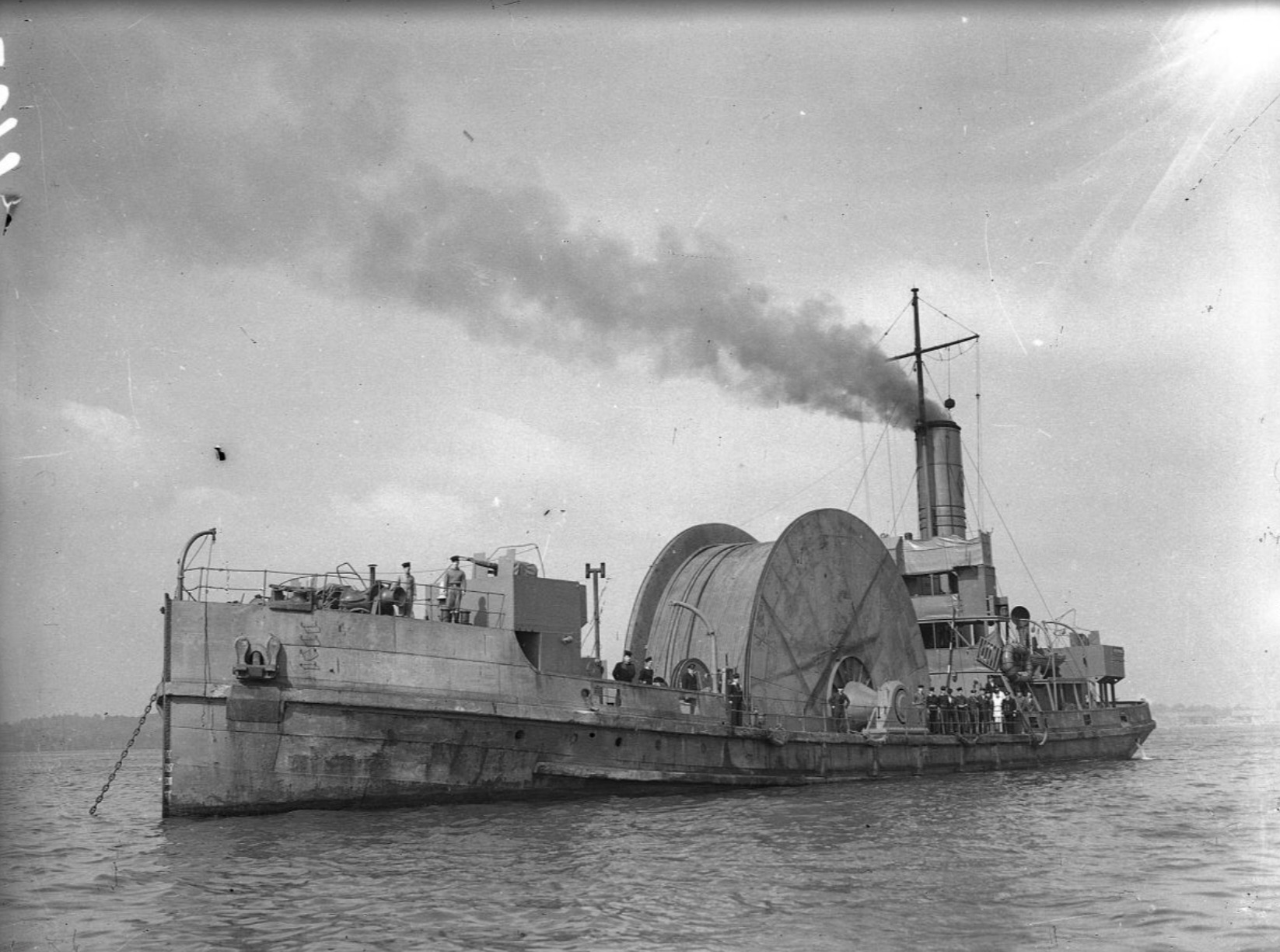 Tugboat laying pipes while sailing across the Channel. 